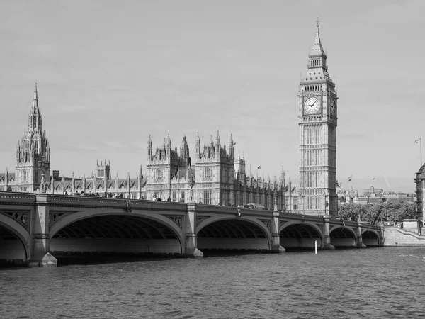 Black and white Houses of Parliament in London — Stock Photo, Image