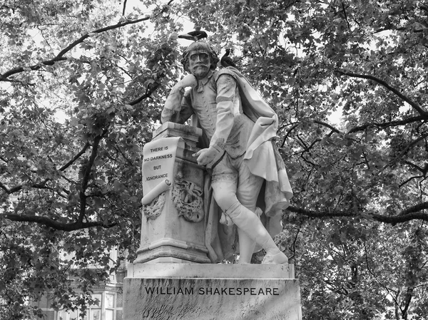 Estatua de Shakespeare en blanco y negro en Londres — Foto de Stock