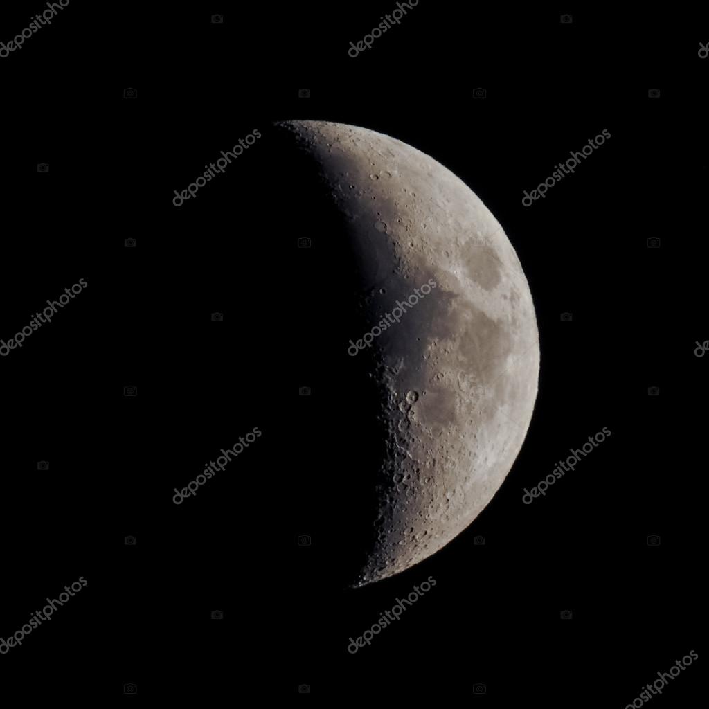 primer cuarto de luna — Fotos de Stock © claudiodivizia #81018150 primer cuarto de luna — Fotos de Stock © claudiodivizia #81018150