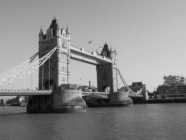 Svartvita Tower Bridge i London — Stockfoto