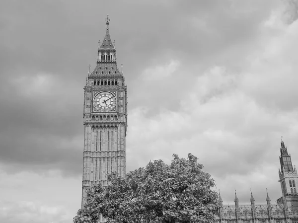 Svart och vitt Houses of Parliament i London — Stockfoto