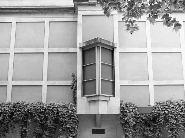 ロンドンのテート ・ ブリテンを黒と白 — ストック写真