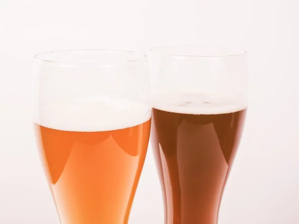 Retro olhando dois copos de cerveja alemã — Fotografia de Stock