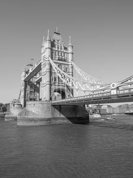 Svartvita Tower Bridge i London — Stockfoto