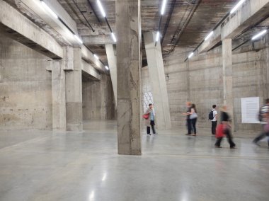Londra Tate Modern tanklarda