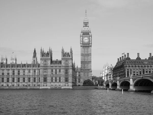 Black and white Houses of Parliament in London — Stock Photo, Image