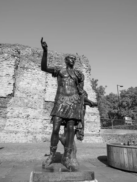伦敦的黑白特拉扬雕像 — 图库照片