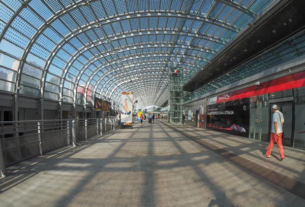 Porta Susa station reizigers in Turijn — Stockfoto