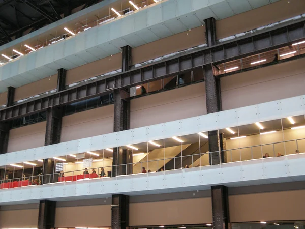 Tate Modern Turbine Hall в Лондоне — стоковое фото