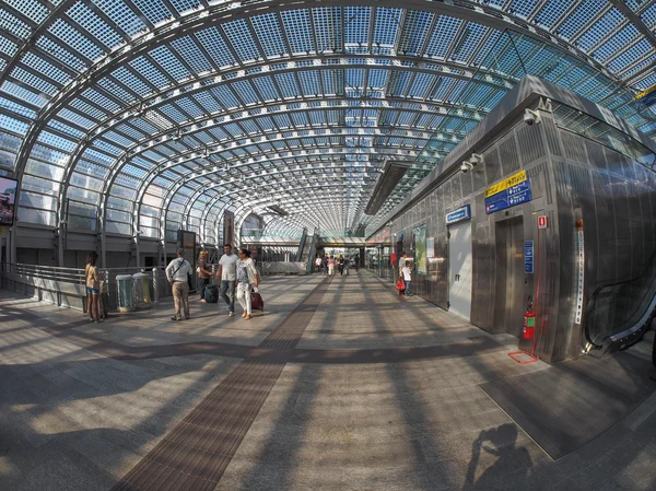 Porta Susa station travellers in Turin — Stock Photo, Image