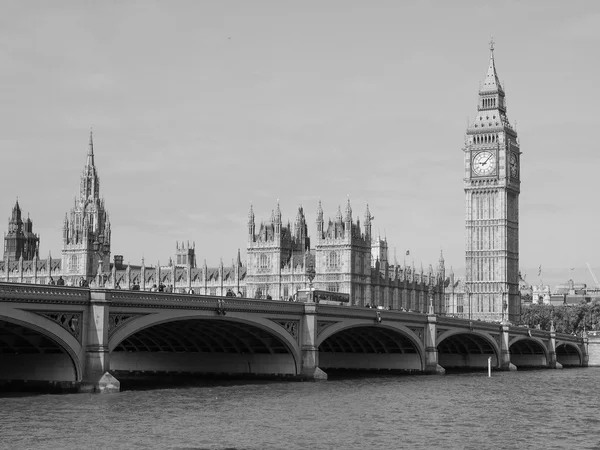 Black and white Houses of Parliament in London — Stock Photo, Image