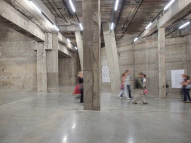 Londra Tate Modern tanklarda