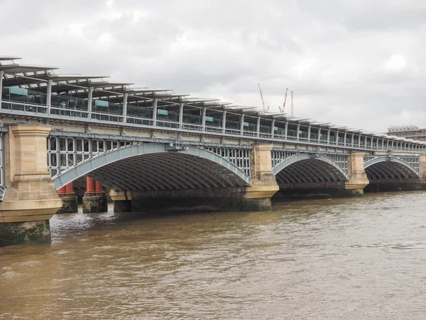 Blackfriars bridge w Londynie — Zdjęcie stockowe