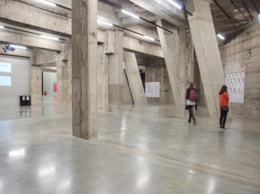 Londra Tate Modern tanklarda