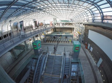 Porta Susa istasyonu gezginler Turin
