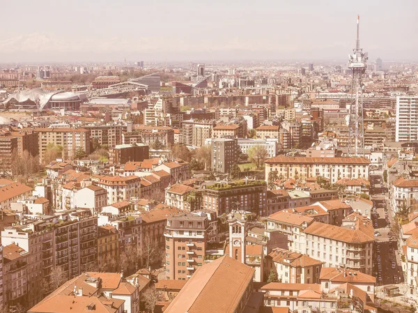 Retro tittar Milano antenn utsikt — Stockfoto