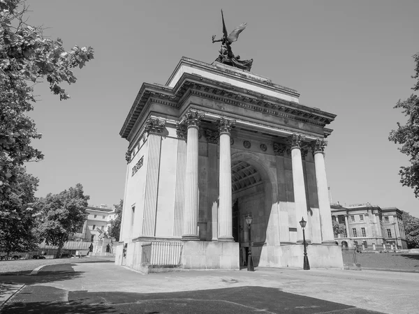 Svart och vitt Wellington arch i London — Stockfoto