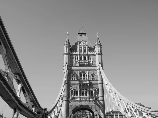 Zwarte en witte Tower Bridge in Londen — Stockfoto