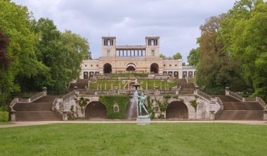 Potsdam Berlin 'deki Park Sanssouci' deki Orangerie.