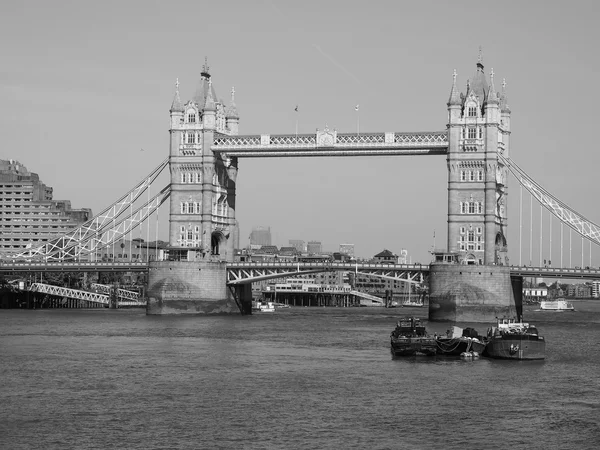 Μαύρο και άσπρο Tower Bridge στο Λονδίνο — Φωτογραφία Αρχείου