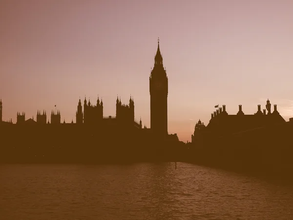 Case del Parlamento a Londra dall'aspetto retrò — Foto Stock