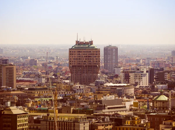 レトロな外観ミラノの空の景色 — ストック写真