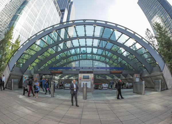 Stanice metra Canary wharf v Londýně — Stock fotografie