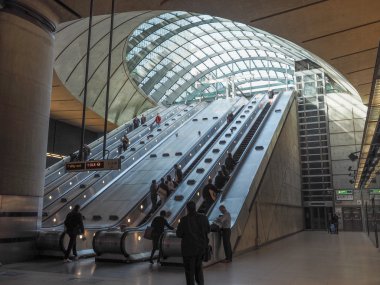 Londra'da Canary wharf metro istasyonu