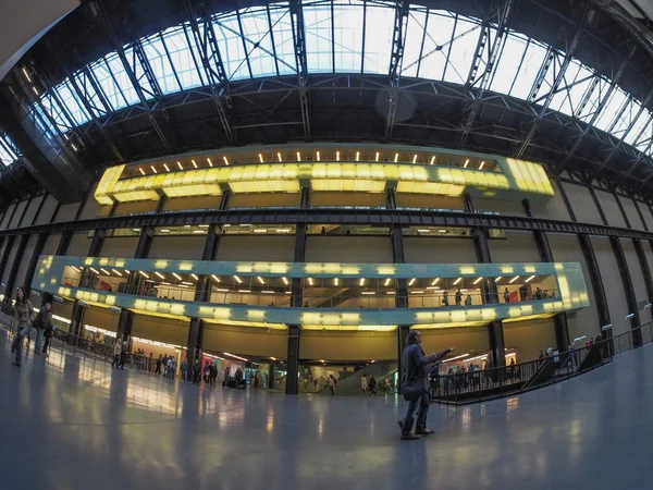 Tate Modern турбінний зал в Лондоні — стокове фото