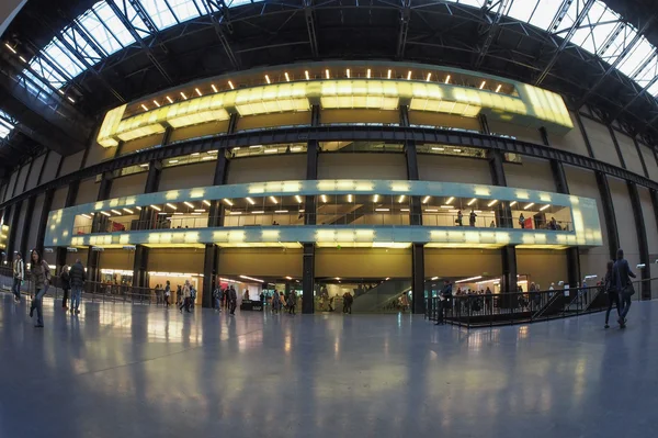 Tate Modern турбінний зал в Лондоні — стокове фото