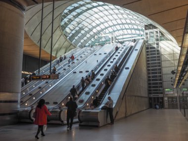 Londra'da Canary wharf metro istasyonu