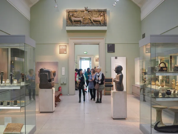 Tourists at British Museum in London — Stock Photo, Image