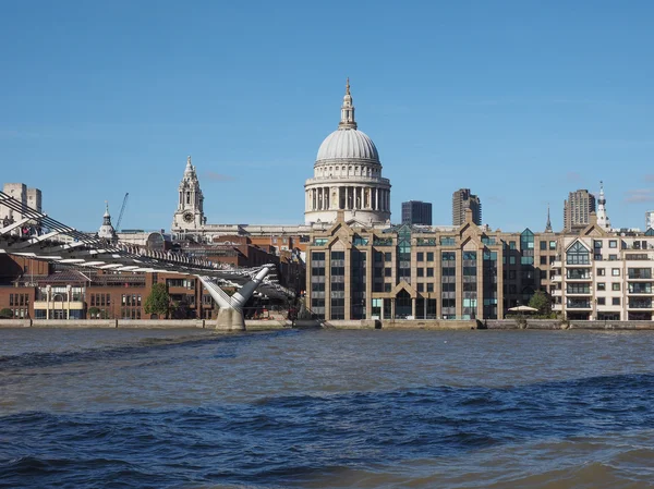 Millenniumbrug in Londen — Stockfoto