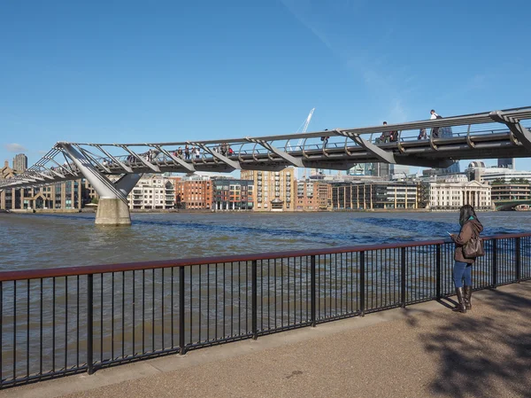 Millennium Bridge à Londres — Photo