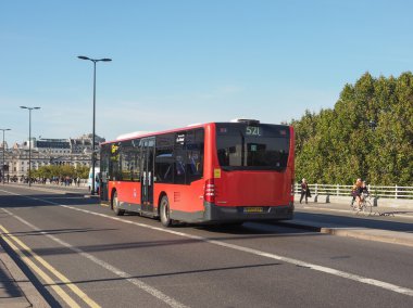 Londra'nın kırmızı otobüs