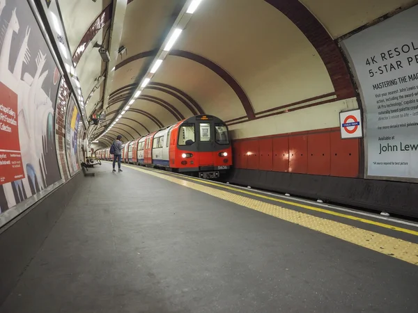 Tüp tren platformu Londra'da — Stok fotoğraf