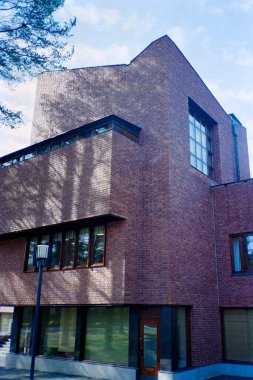 Saynatsalo Belediye Binası 1949 yılında Finlandiya 'nın Saynatsalo şehrinde Alvar Aalto tarafından tasarlandı.