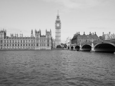 Siyah ve beyaz Houses of Parliament Londra'da