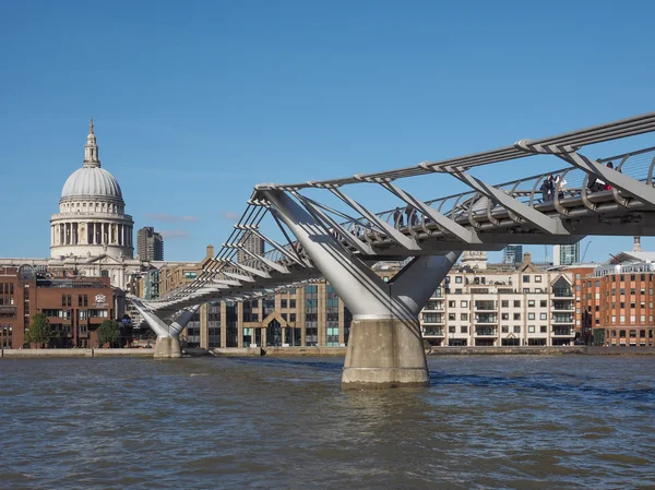 Millennium Bridge em Londres — Fotografia de Stock