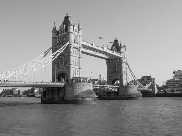 Ponte Torre em preto e branco em Londres — Fotografia de Stock