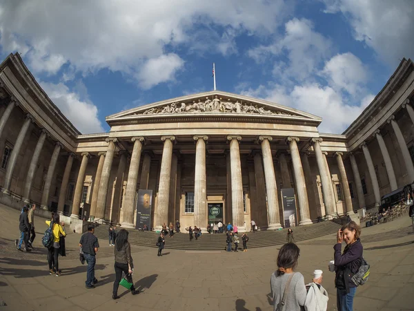 Touristen im britischen Museum in London — Stockfoto