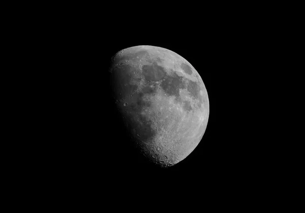 Svart och vitt Gibbous moon — Stockfoto