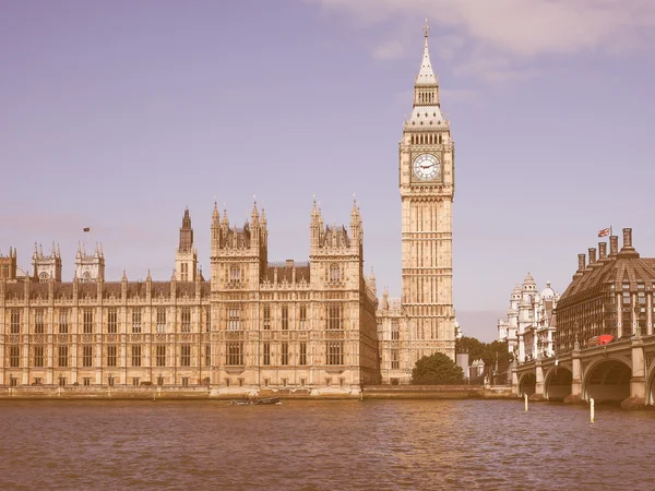 Retro-looking Houses of Parliament i London – stockfoto