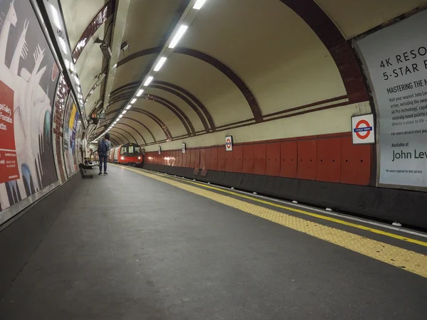Tube platform in London — Stock Photo, Image