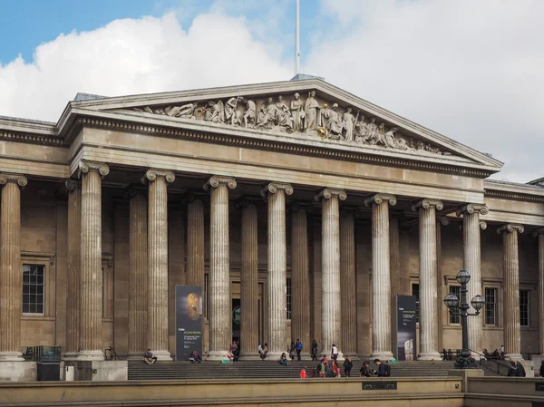 Tourists at British Museum in London — Stock Photo, Image