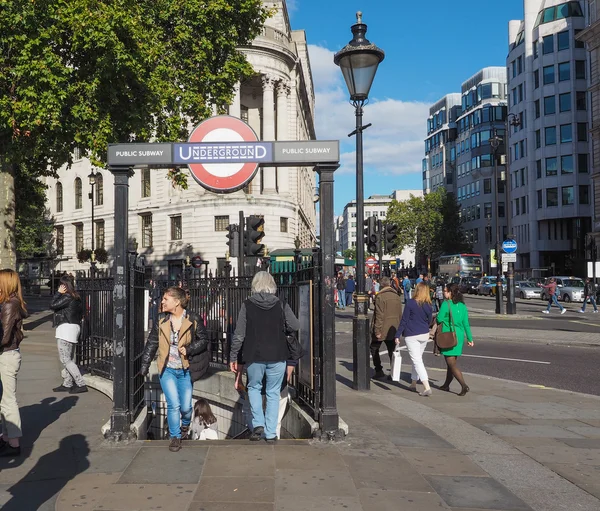 Toeristen een bezoek aan Londen — Stockfoto