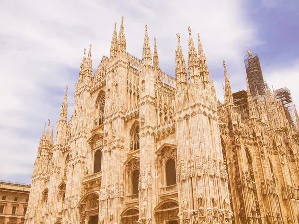 Retro patrząc z katedry w Mediolanie — Zdjęcie stockowe