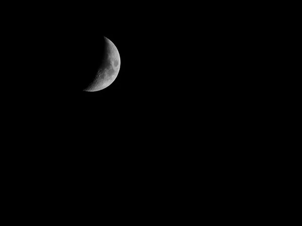 Noir et blanc Premier quart de lune — Photo