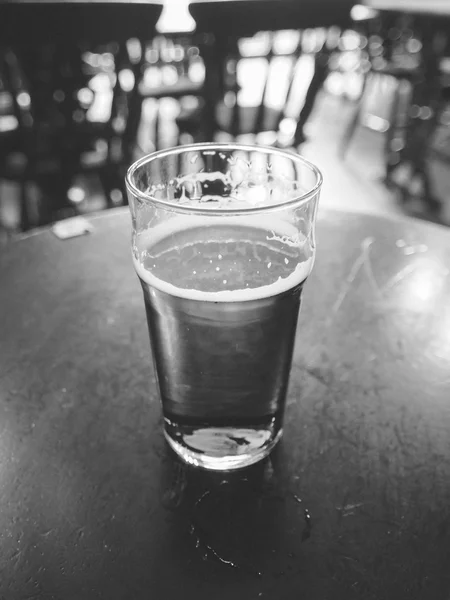 Black and white Pint of beer — Stock Photo, Image