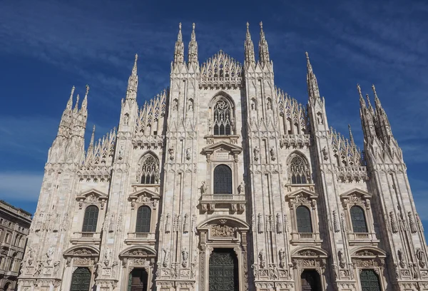 Duomo betyder katedralen i Milano — Stockfoto